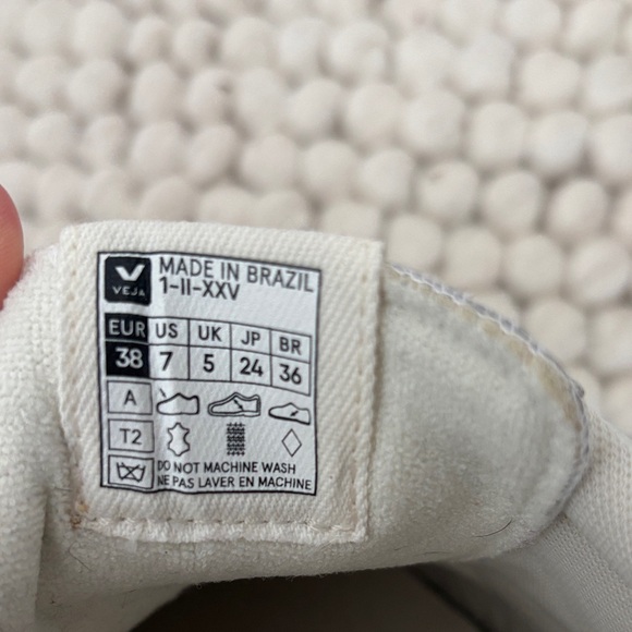 Veja White, Beige, and Navy Sneakers, new without box - Picture 5 of 5